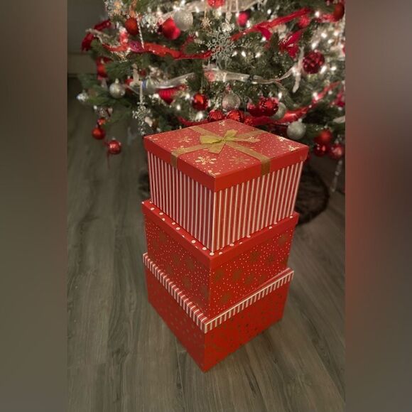 🎄❤️🎄 11” NEW Christmas Red Present & Gold Bow Stacking Tower Small Square Nes… - Picture 5 of 5